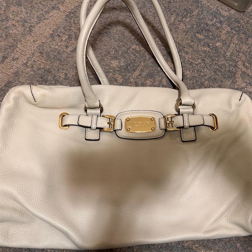 Michael Kors White Shoulder Bag with Gold Details
